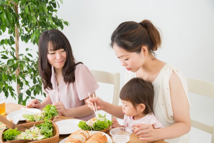 誰かと一緒に食事をする「共食」は、野菜の摂取量にも影響する!|野菜科学研究会